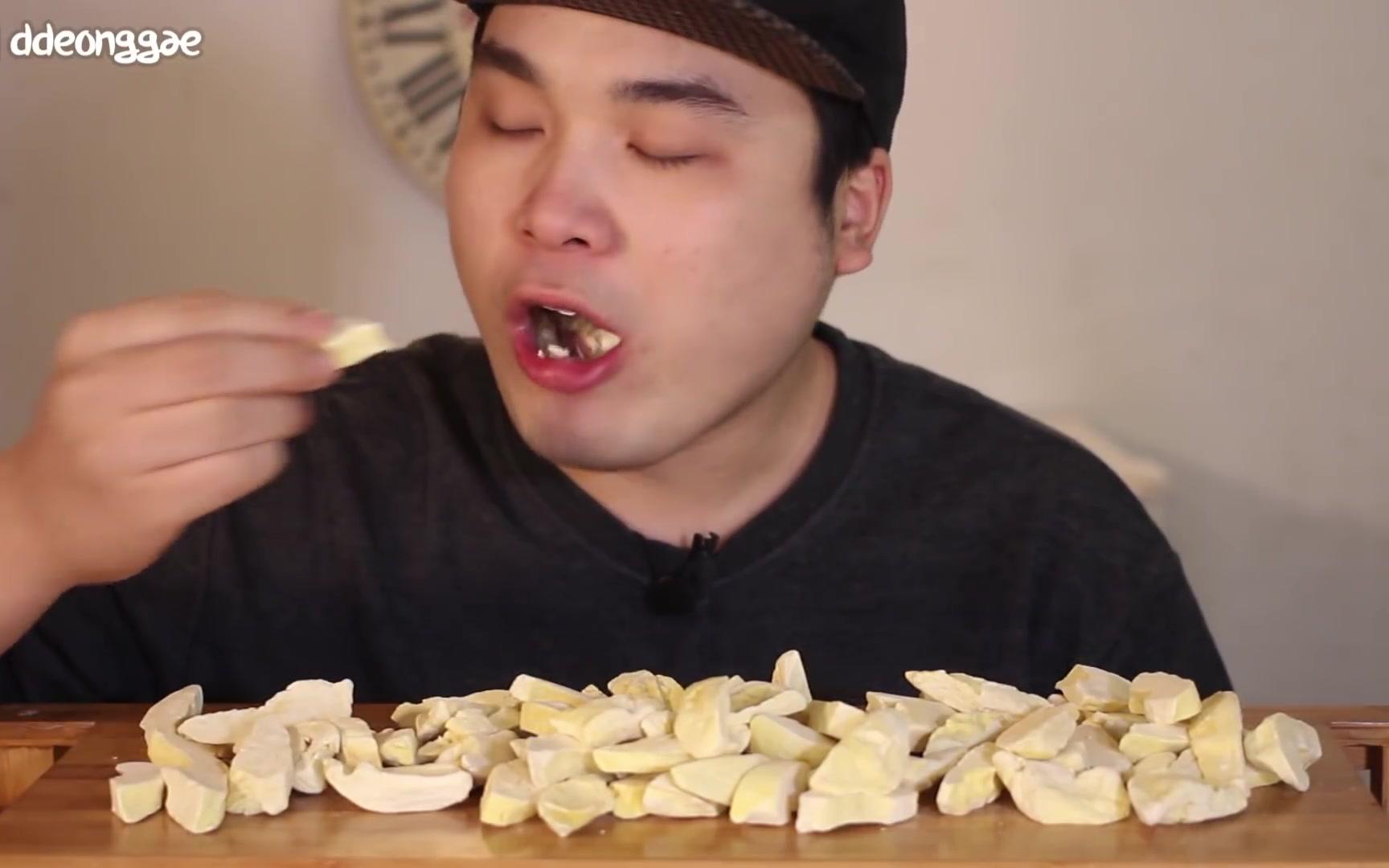 韩国吃播大胃王donkey弟弟realsound榴莲干真实声音吃播