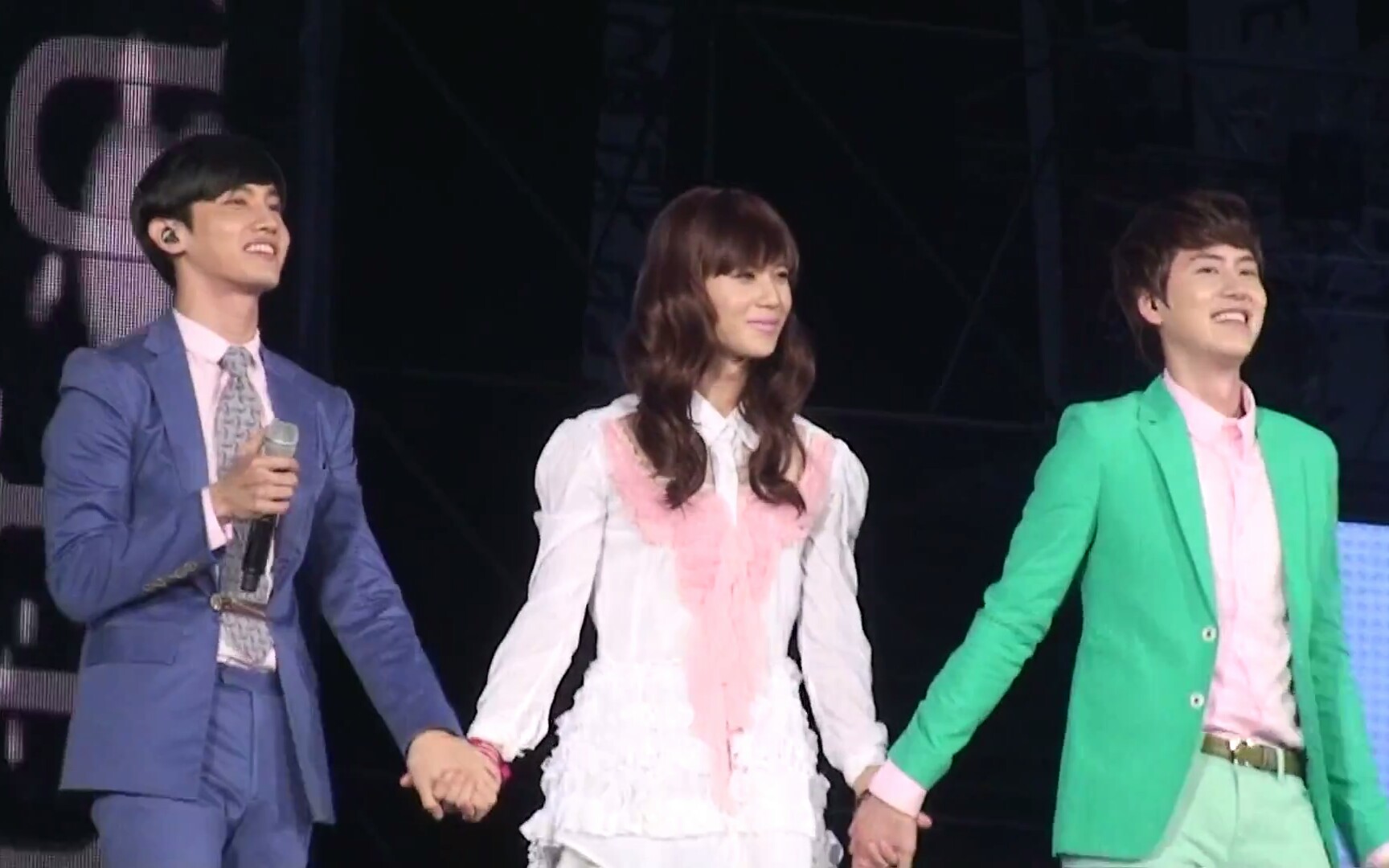 李泰民 女装舞台 饭拍(昌珉 圭贤 key )《my first kiss   just the