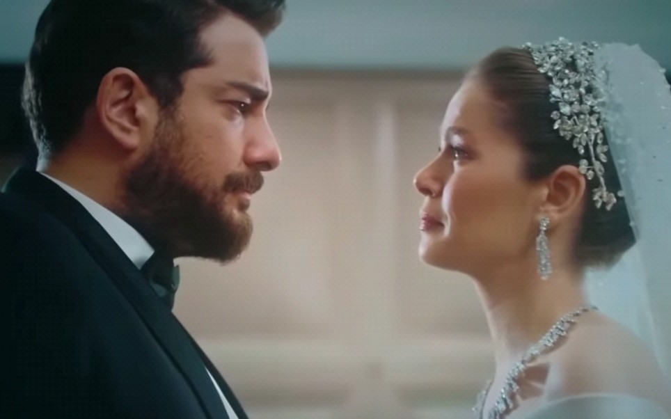 中字土剧窗中丽人玻璃窗中的女孩少女为爱嫁给老板儿子是幸福还是噩梦