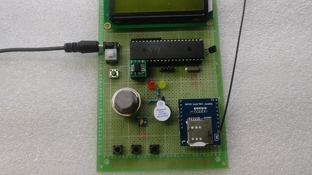 基于51单片机?gsm火灾报警器设计烟雾 温度 声光报警报警sim800c