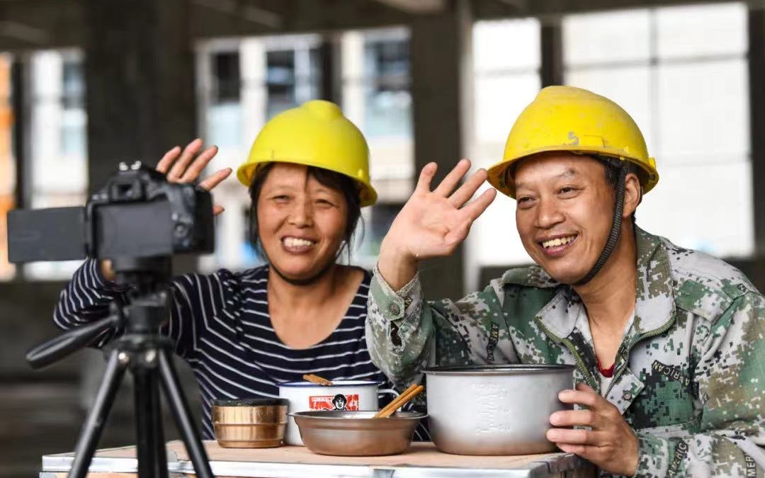 农民工川哥:努力赚钱养家,也为祖国建设添砖加瓦哔哩哔哩bilibili