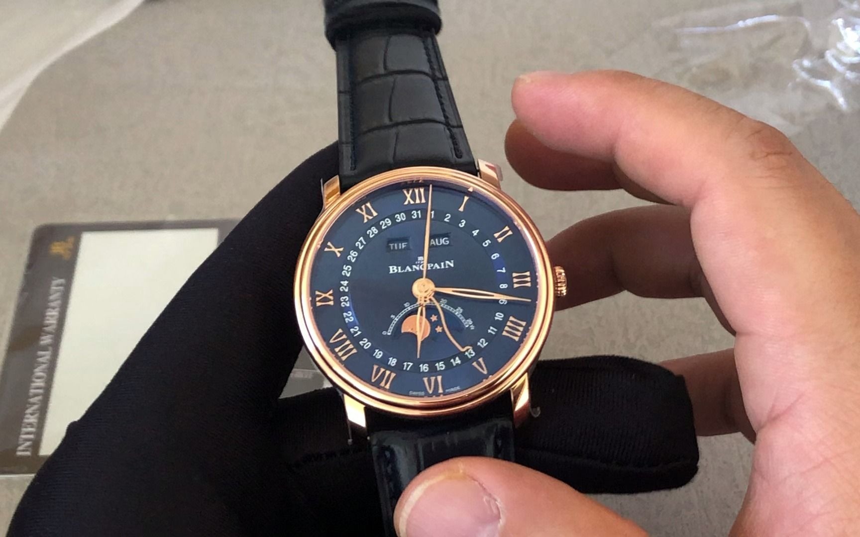 om厂宝珀6654到底值不值2k?了解背面机芯,你就知道了!