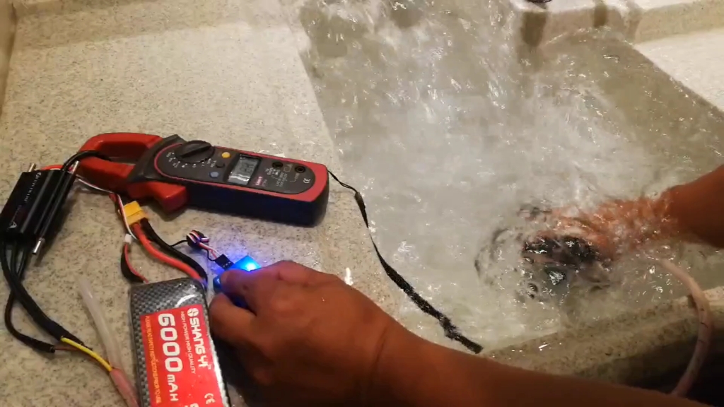 自制水下推进器#水下推进器实验#rov#水下电机#电动挂机#自制船