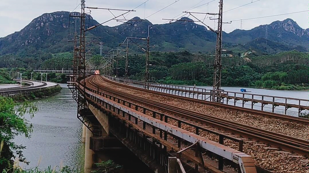 广铁广段烧酒ss9g-0154牵引t151次列车通过广铁经典机位～鸡坑大桥