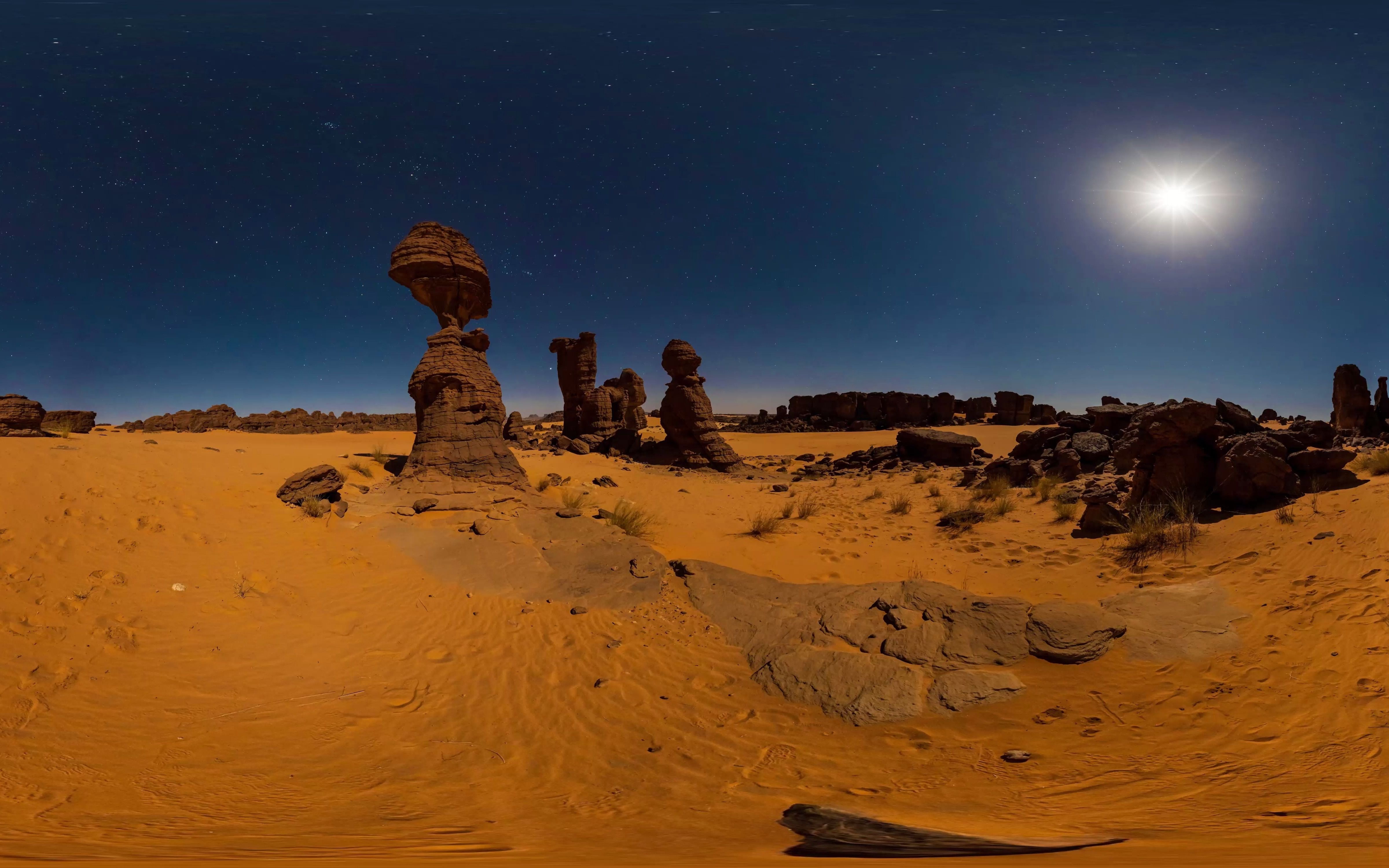 撒哈拉沙漠夜空下的巨石(全景视频)