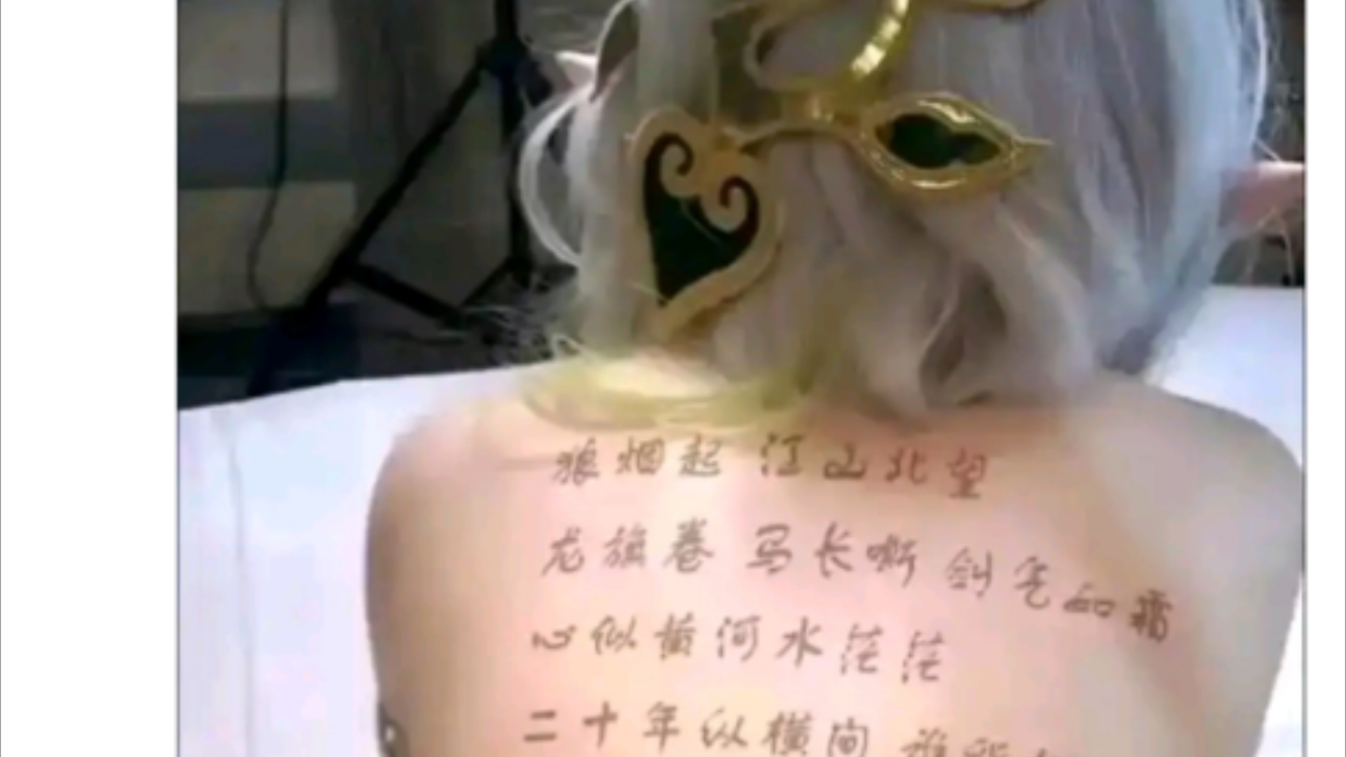 "麻烦纹个精忠报国",纹身师:ok,草神:?