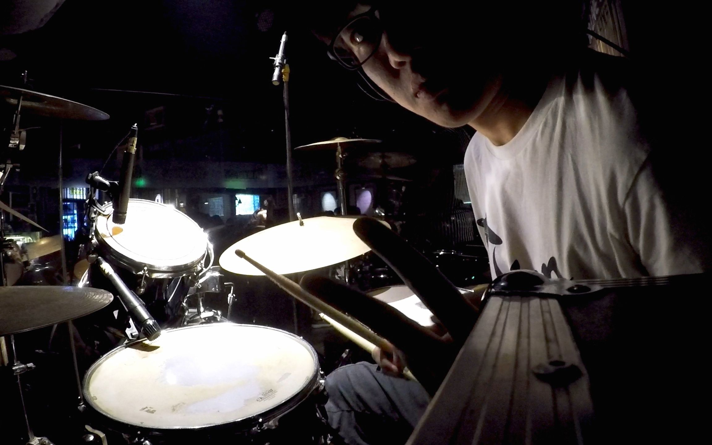 纪念黄家驹live新东西乐队灰色轨迹鼓手视角