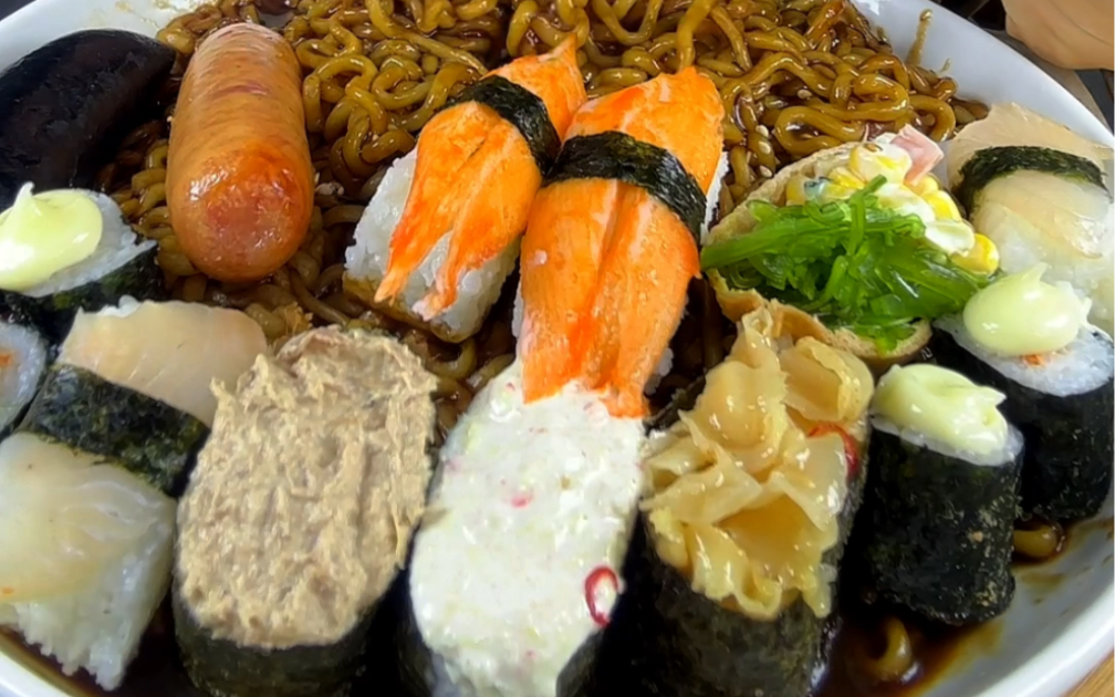 炸酱面寿司拼盘