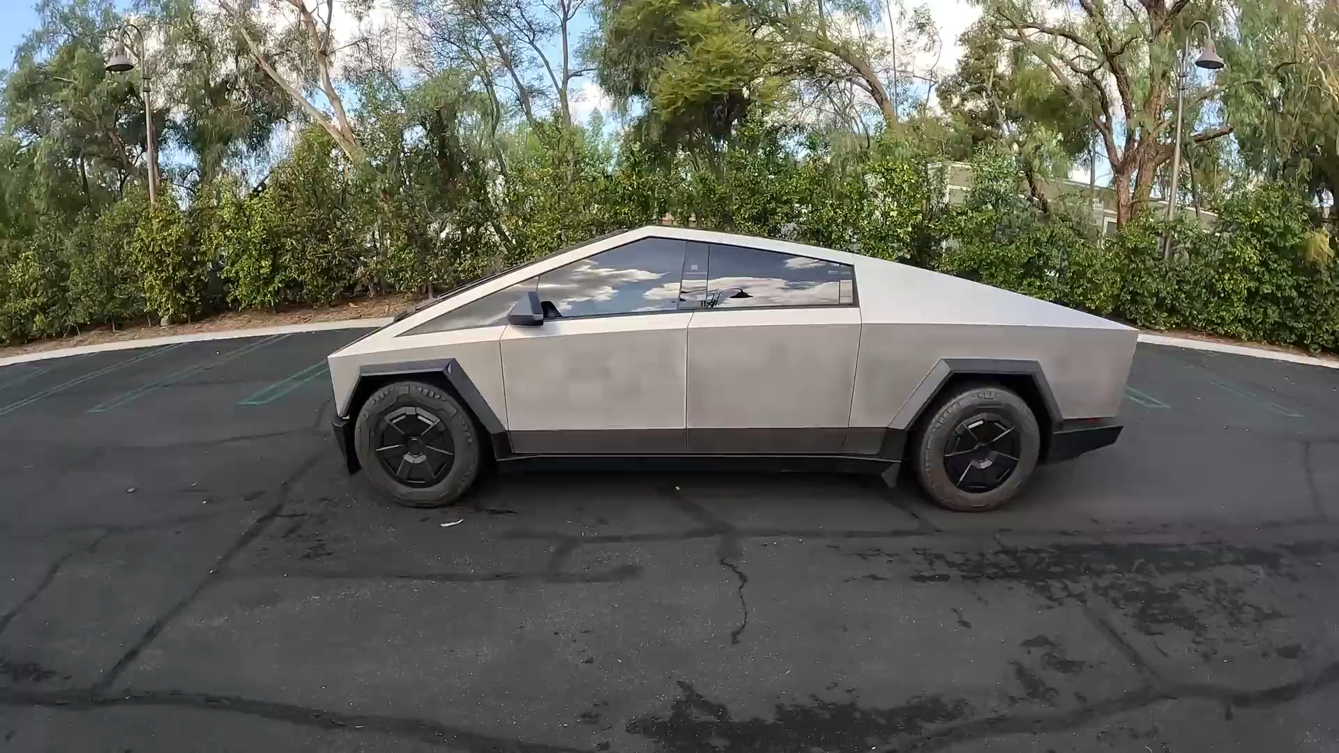 特斯拉赛博卡车第一视角驾驶体验 - tesla cybertruck