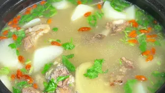 清炖羊肉汤，不需要乱七八糟的香料，羊肉汤浓白无膻味，太鲜了