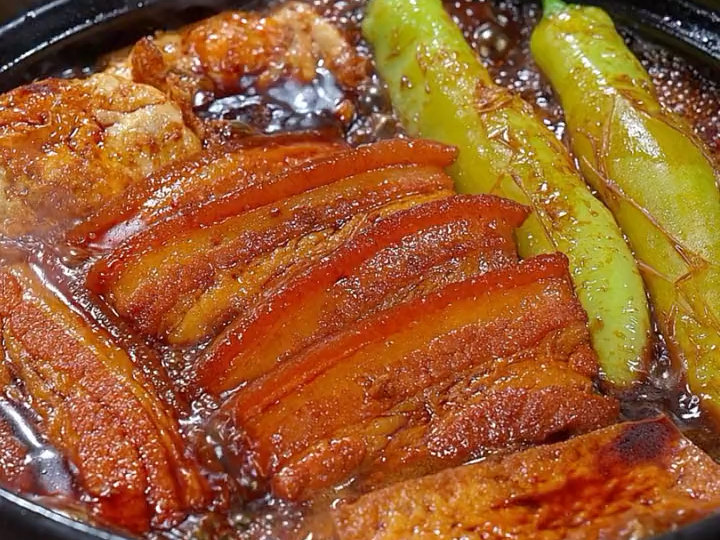 今天分享一道经典的老济南把子肉,做法简单,瘦而不柴