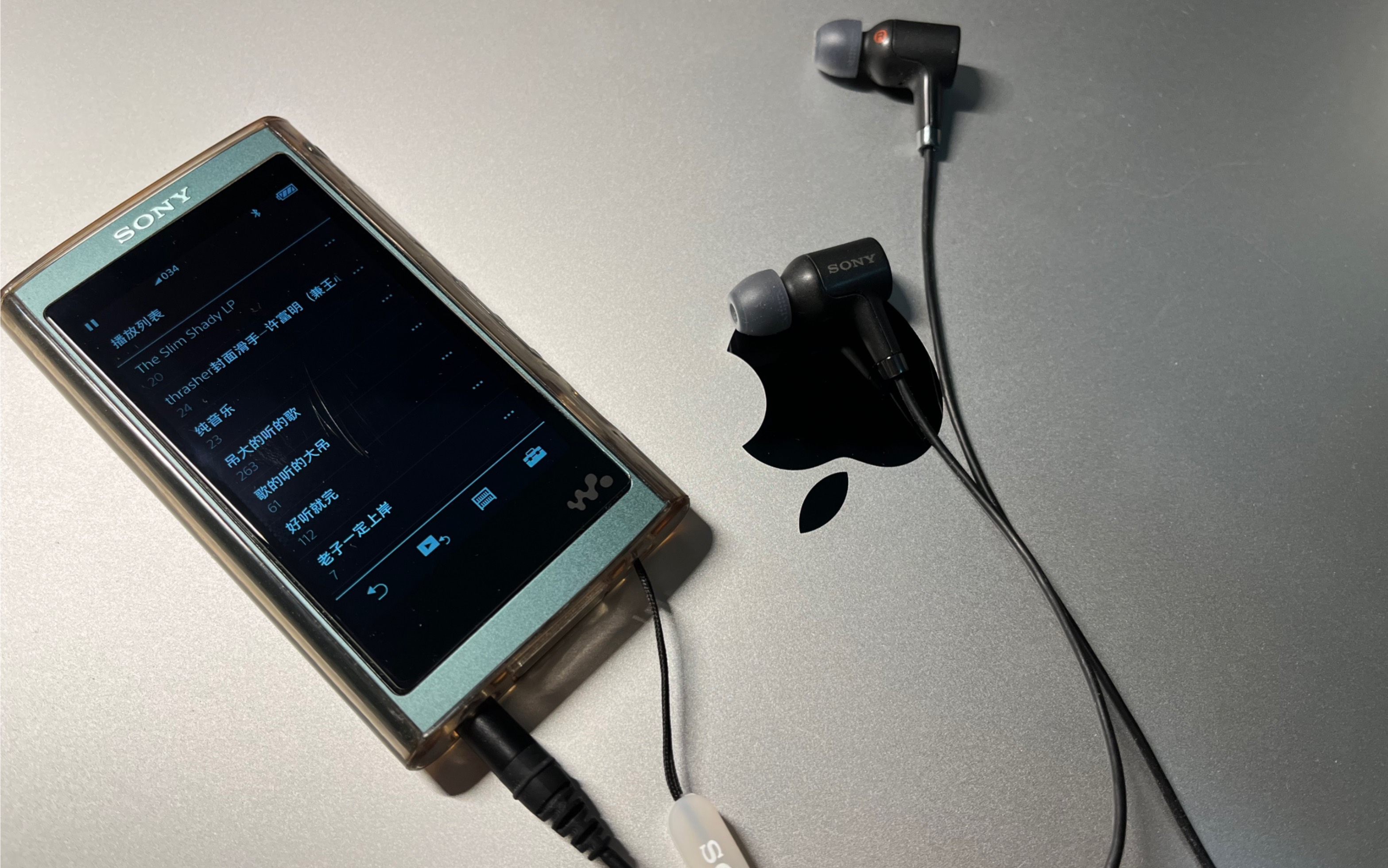 "我活在多年以后相反你死在多年以后"00后帅小伙炸