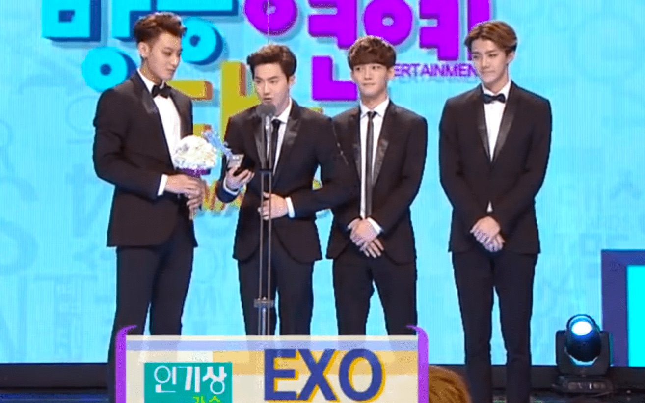 [图]【EXO】141229 MBC演艺大赏 Singer Popular Award受赏speech