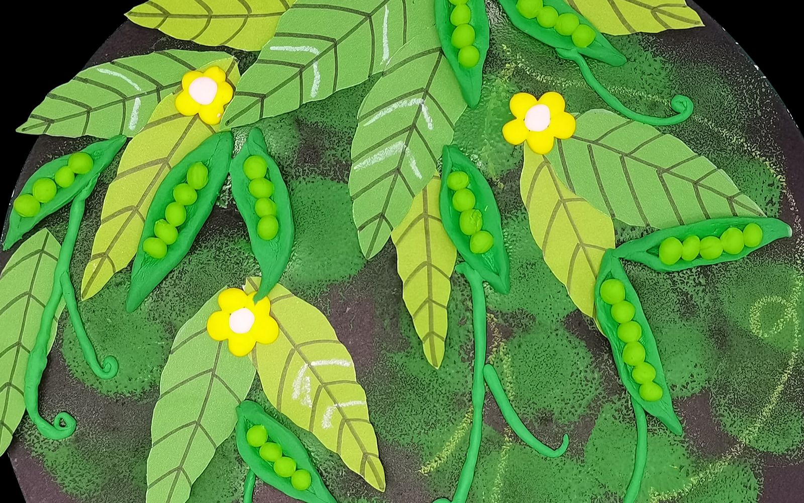 儿童创意画,藤上的豌豆,学习运用剪贴和黏土对豌豆夹形态的创作