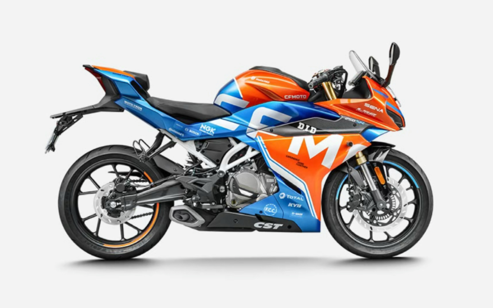 北京摩托车展2021cfmoto新款春风250sr赛道版新版花接受预定火焰橙绿