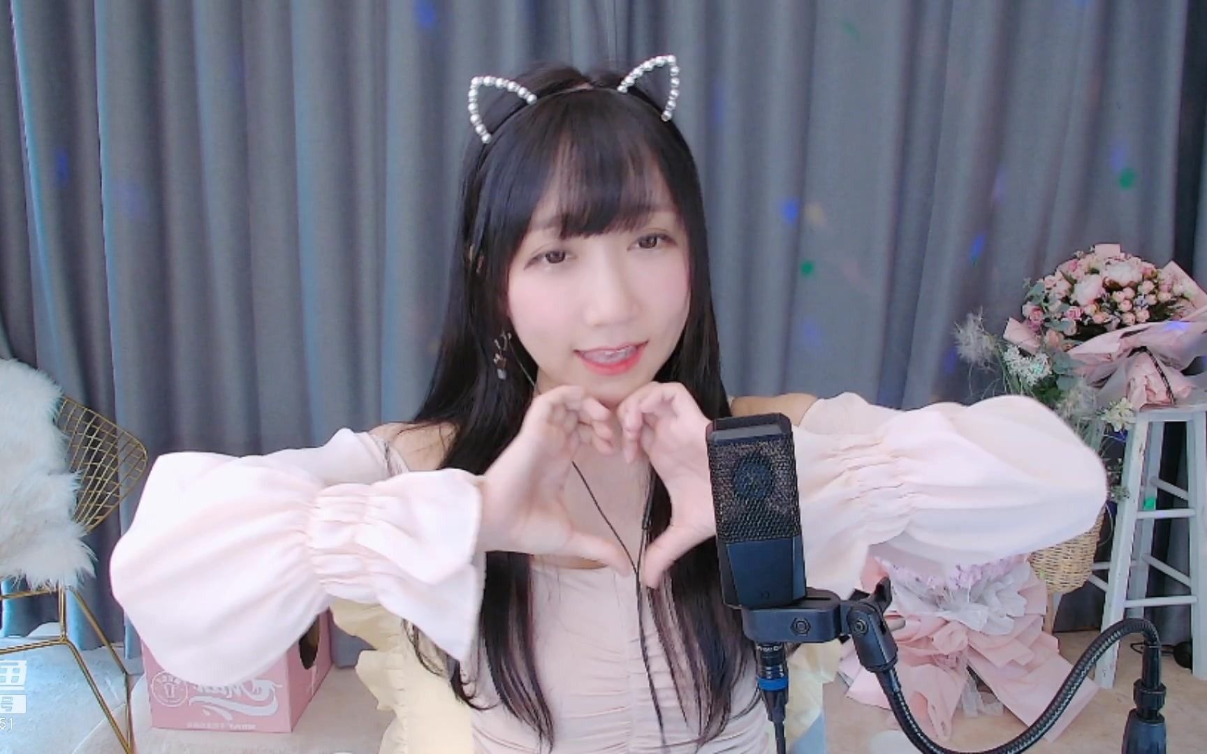 斗鱼卡戴珊嘿一只小河马丰满美女主播6.18直播录像