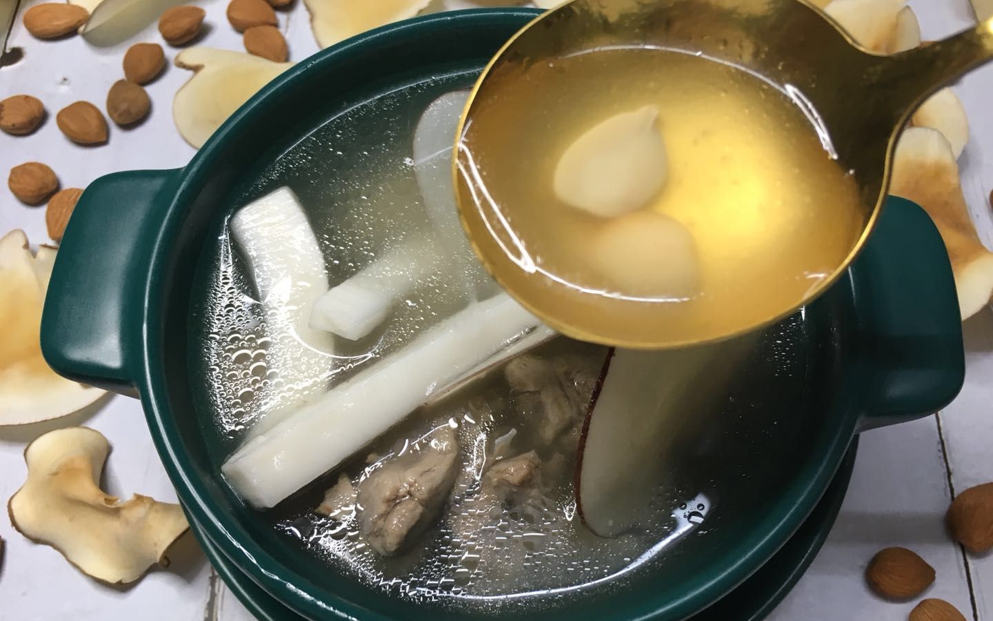 椰子煲鸭汤图片