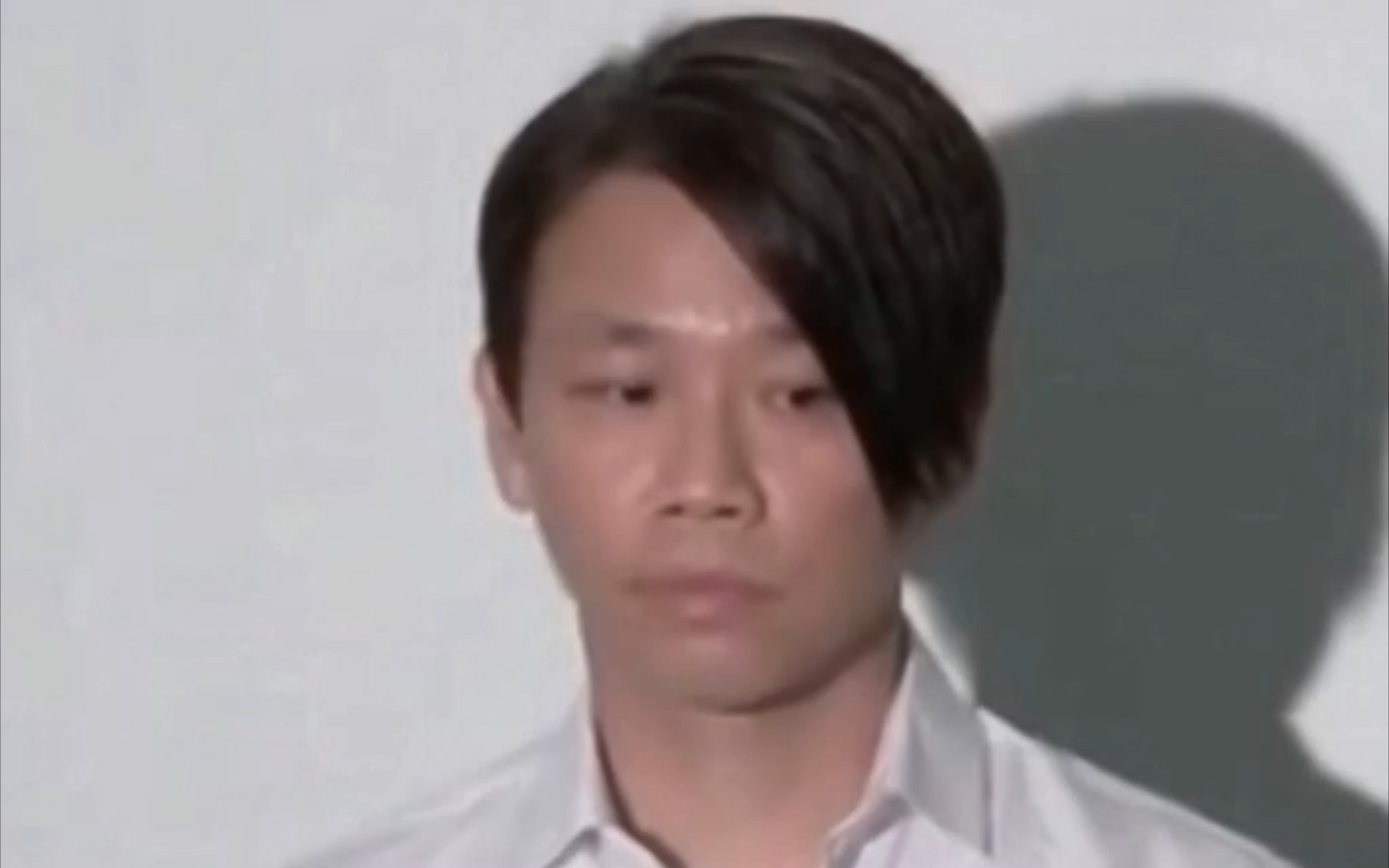在ppt发布会上眉飞色舞的陶喆