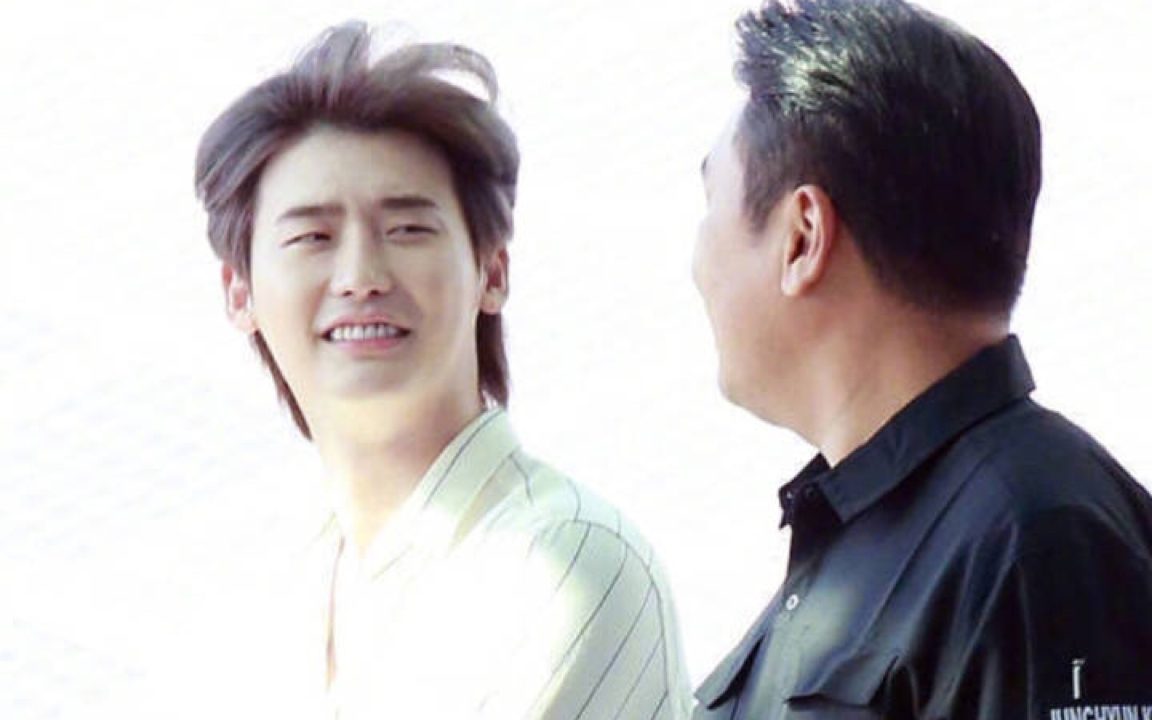 让我们再来聆听一下李钟硕和丁海寅带来的歌曲