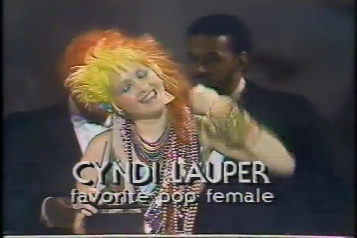 [图]【辛迪AMA首获奖+演出】Cyndi Lauper - When You were Mine (Live 1985 AMA)