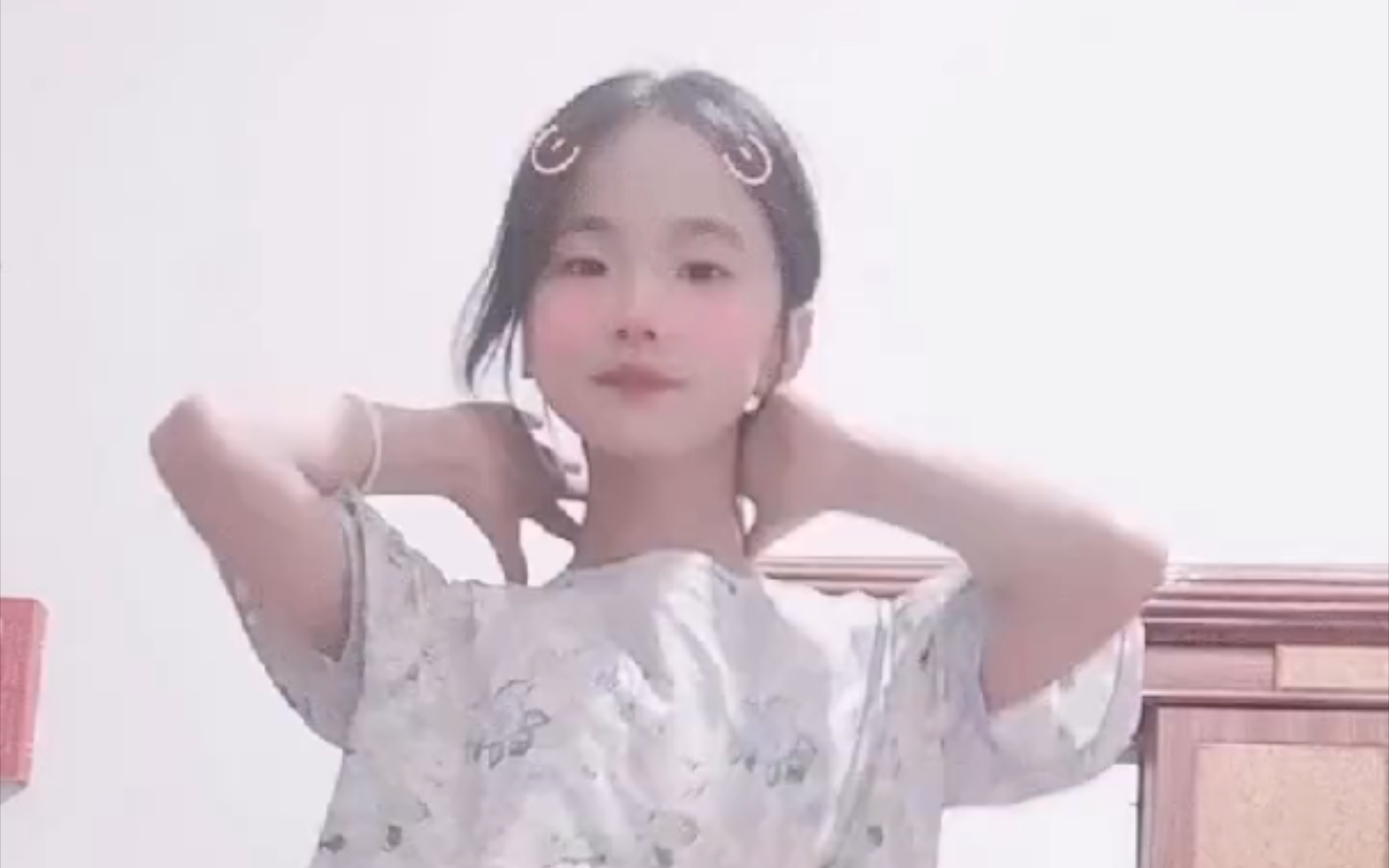 漂亮小萝莉:爱跳舞的小女孩