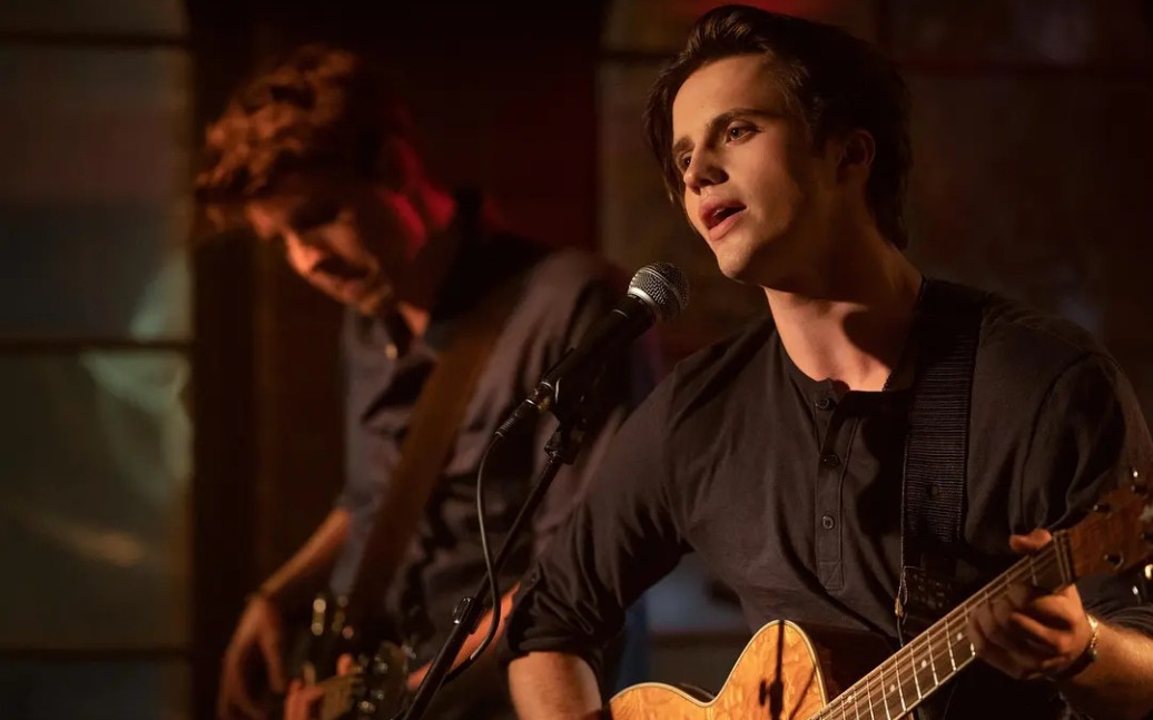 怎么可能有人不喜欢benji,那个唱着call me maybe的乐队主唱