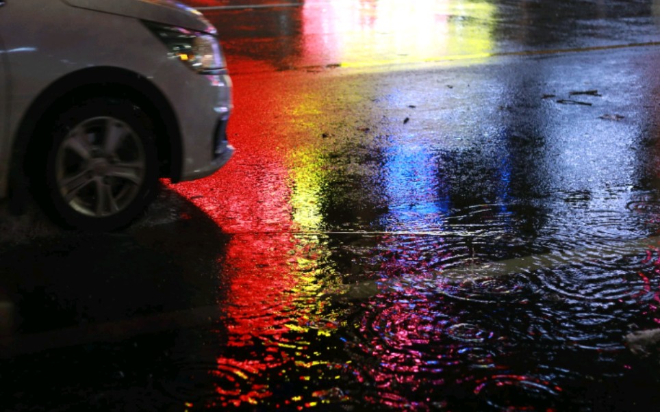 [图]街拍宿州-霓虹灯下的雨夜街头