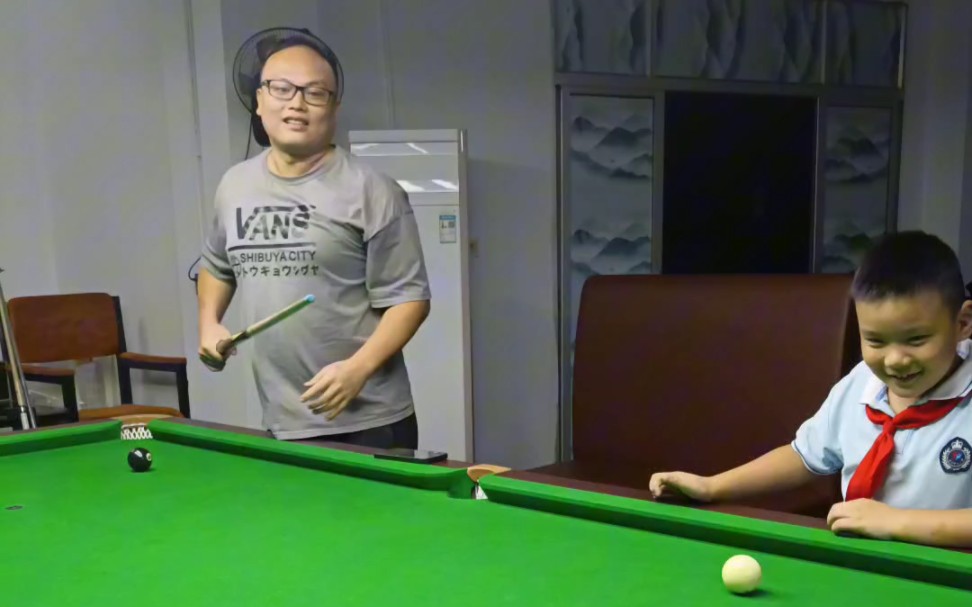 楠楠挑战台球杨志旭