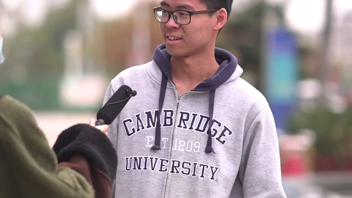 随机采访一些路人,看看大家对投影仪的关注点#街坊 #海信viddac1s #4k