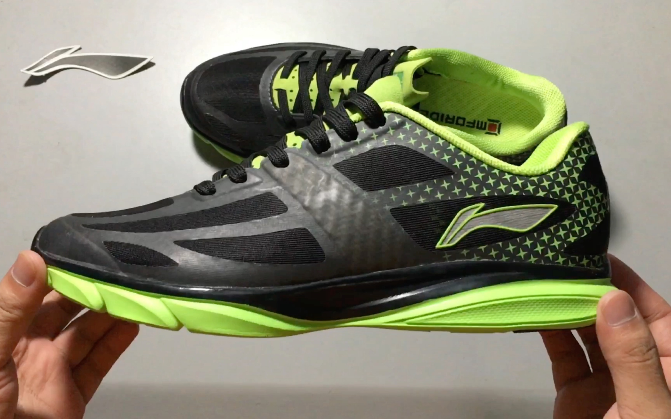 李宁超轻十代跑鞋_哔哩哔哩 (゜-゜)つロ 干杯~-bilibili