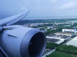 Download Video: 叒锁窗！上海航空波音787-9穿云降落上海浦东机场