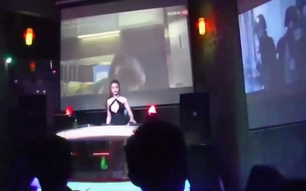 [图]DJ Candy Ha 在DJ台放歌  CHE CO GAI MO DUONG REMIX DJ  Tai Bar Bình Duong