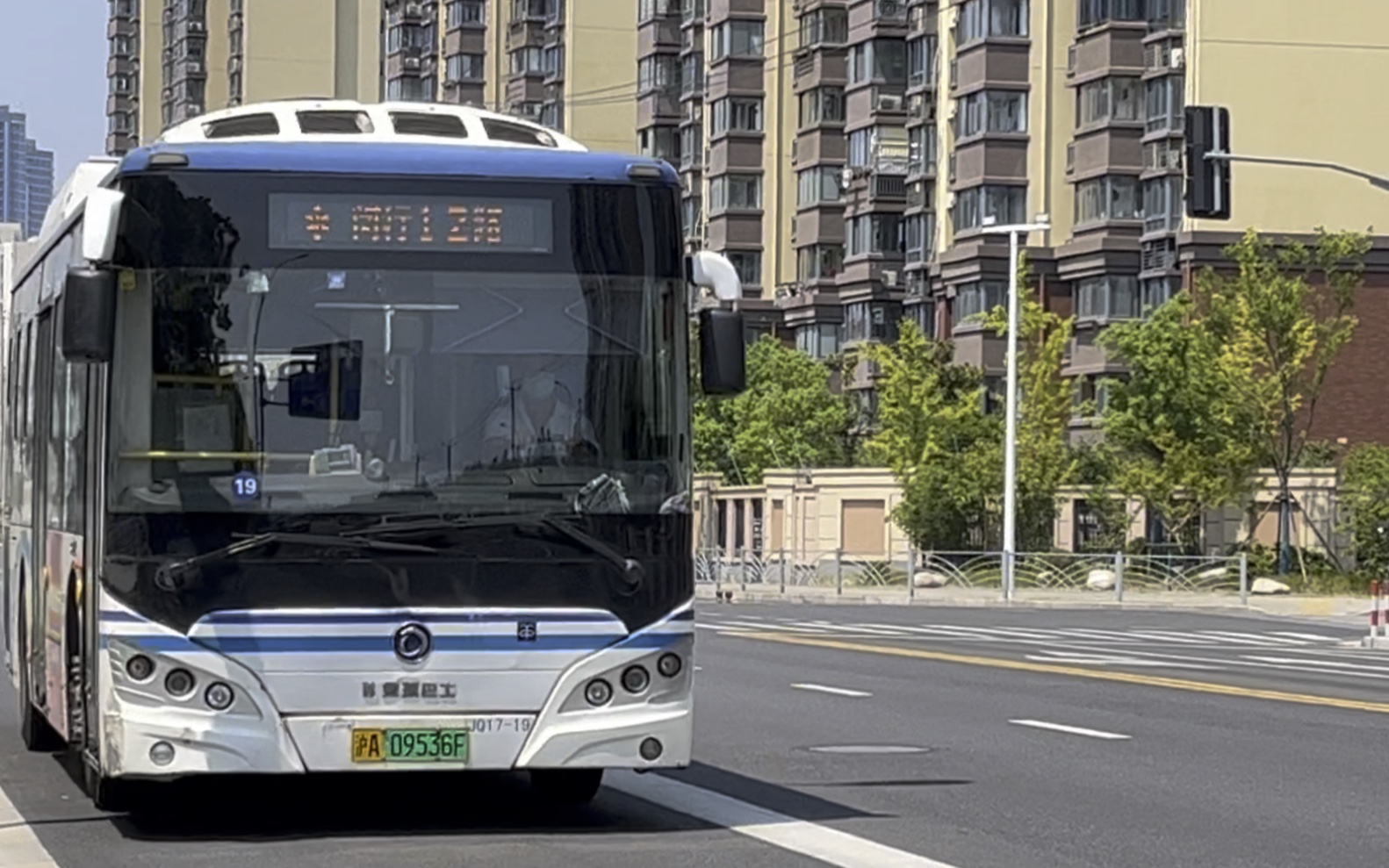 闵行12路公交车图片