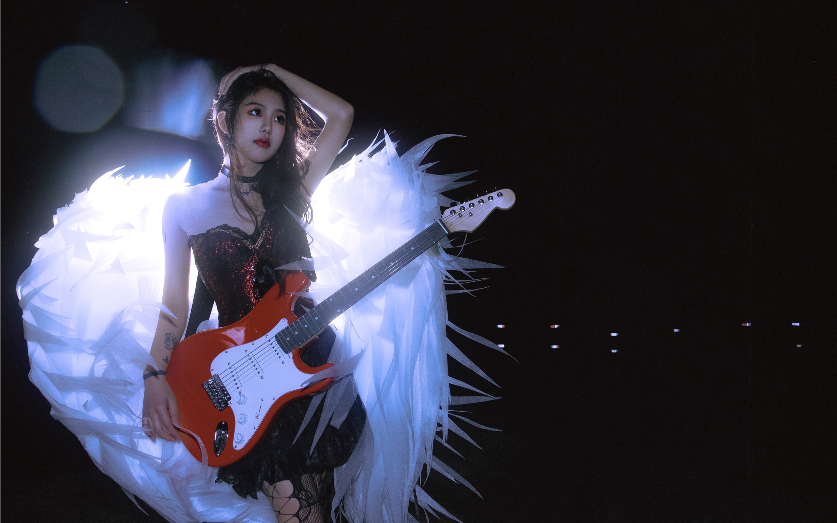 在夜晚的海边拍「摇滚天使」写真是什么体验?