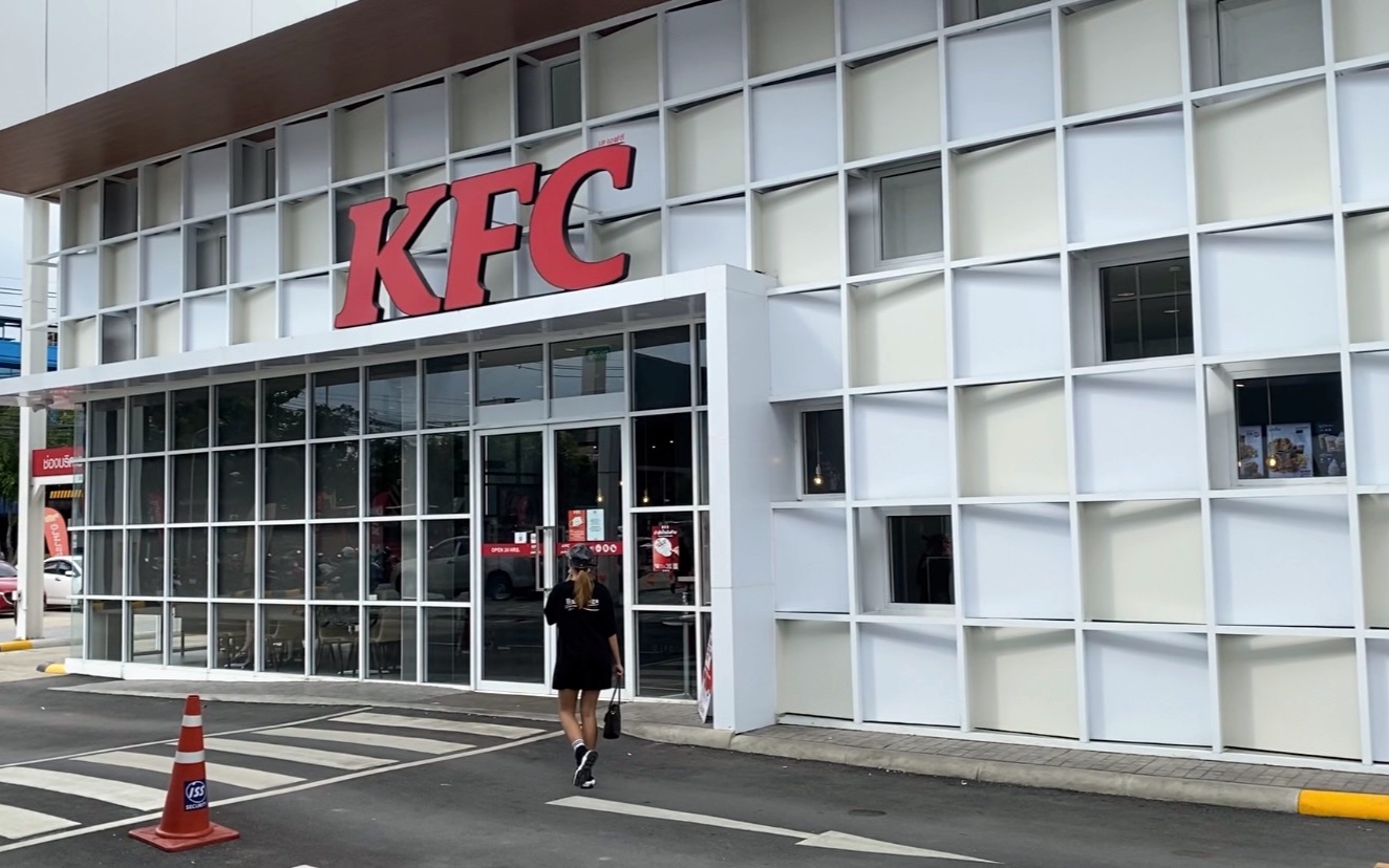 泰国肯德基和国内有啥不一样?饮料随便喝,酱汁自己打,还便宜