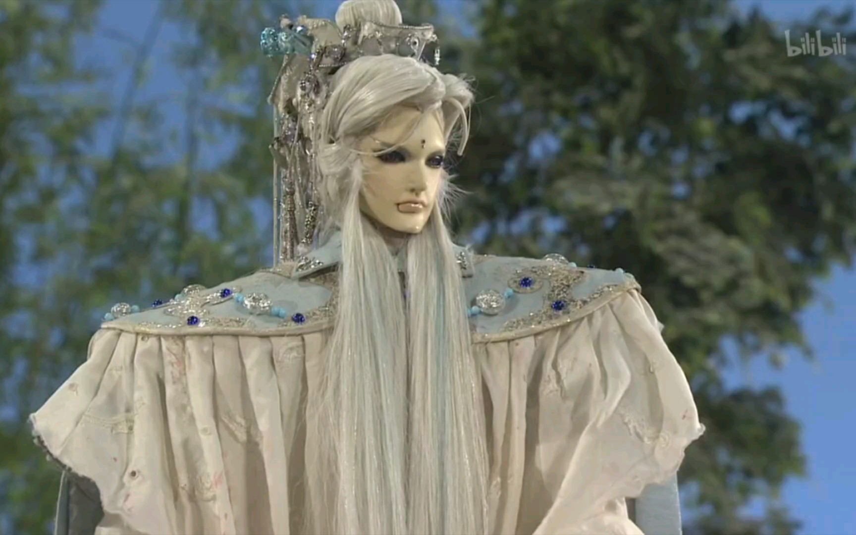 原无乡cut-6026-2猜到黑后出事了,决定将变体银刃的功能淋漓尽致的