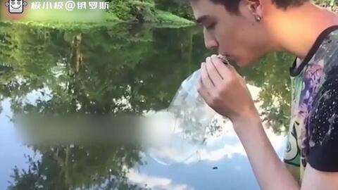 俄罗斯帅小伙自制神奇泡泡破灭在水面的瞬间宛若仙境 哔哩哔哩 Bilibili