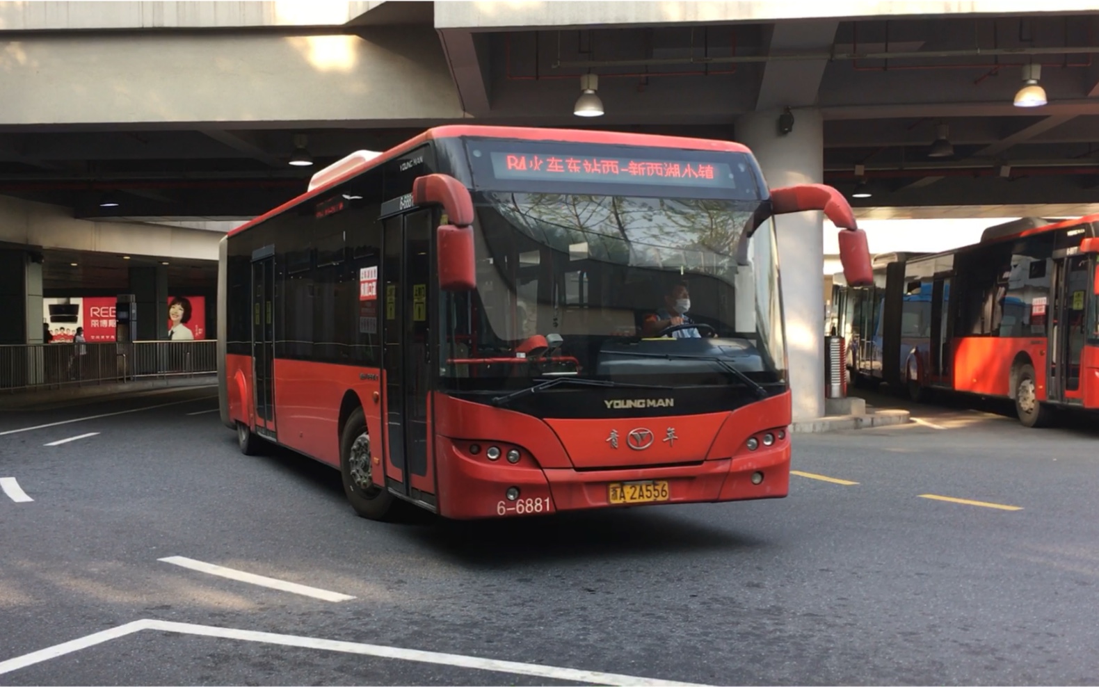 【man机最后的疯狂】杭州公交 jnp6180g b4路 6-6881 火车东站西 进站