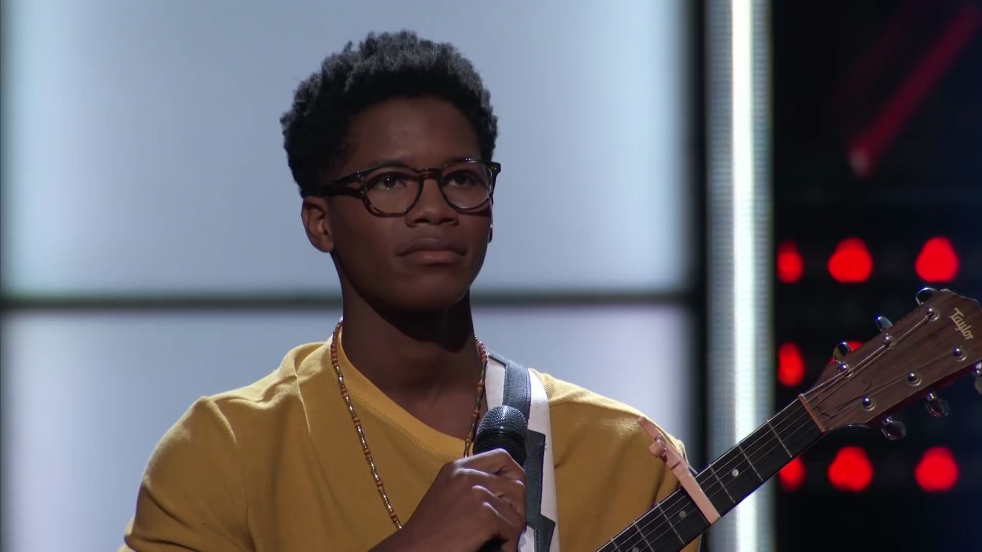 美国好声音016| all chairs turn as thunderstorm artis sings "