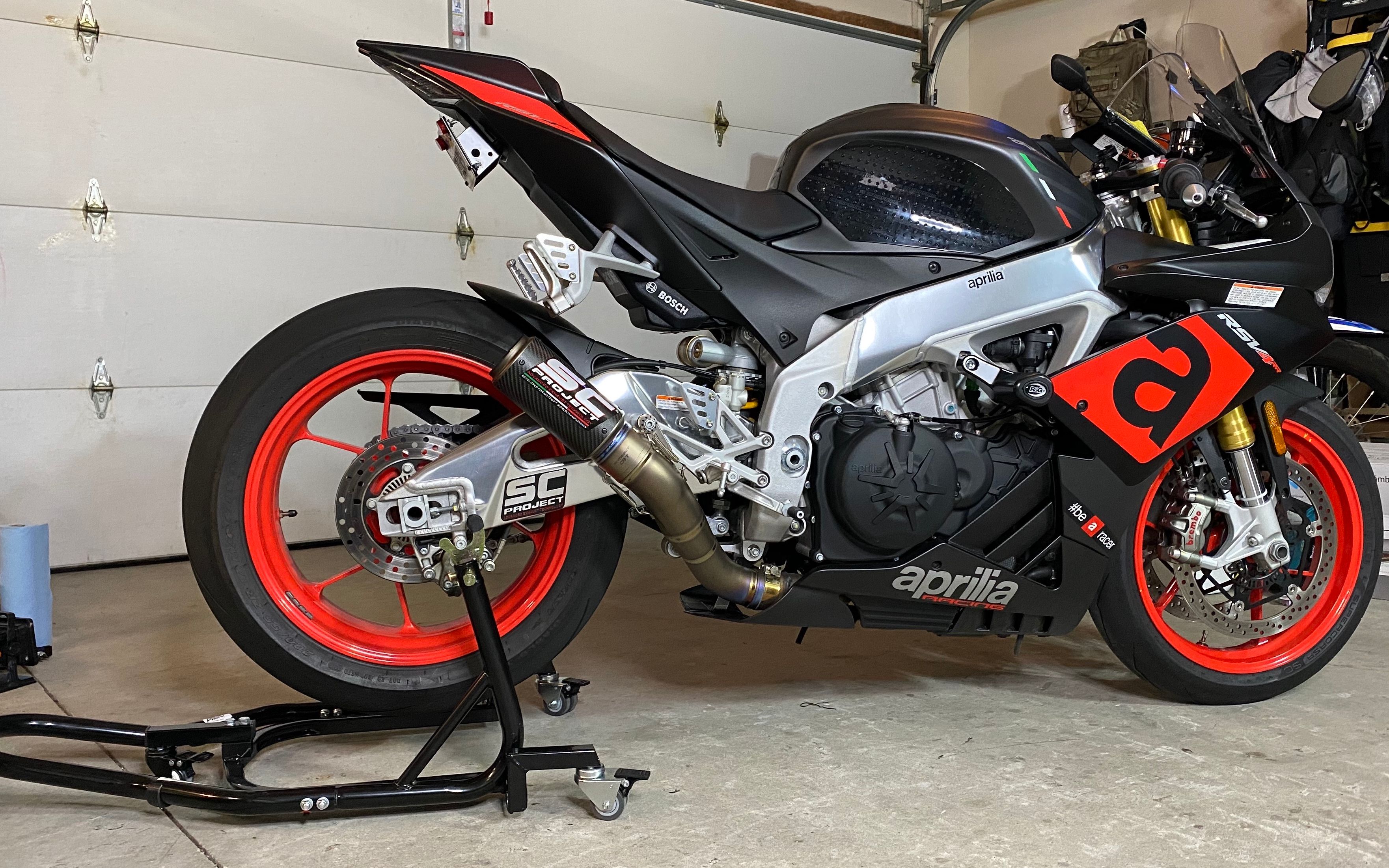 阿普利亚apriliarsv4rr的可移动摩托车起车架挪车洗车不求人