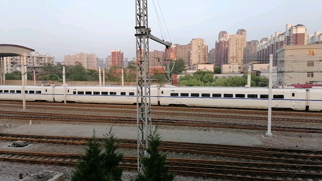 西局西段hxd3d0365单机通过武昌站