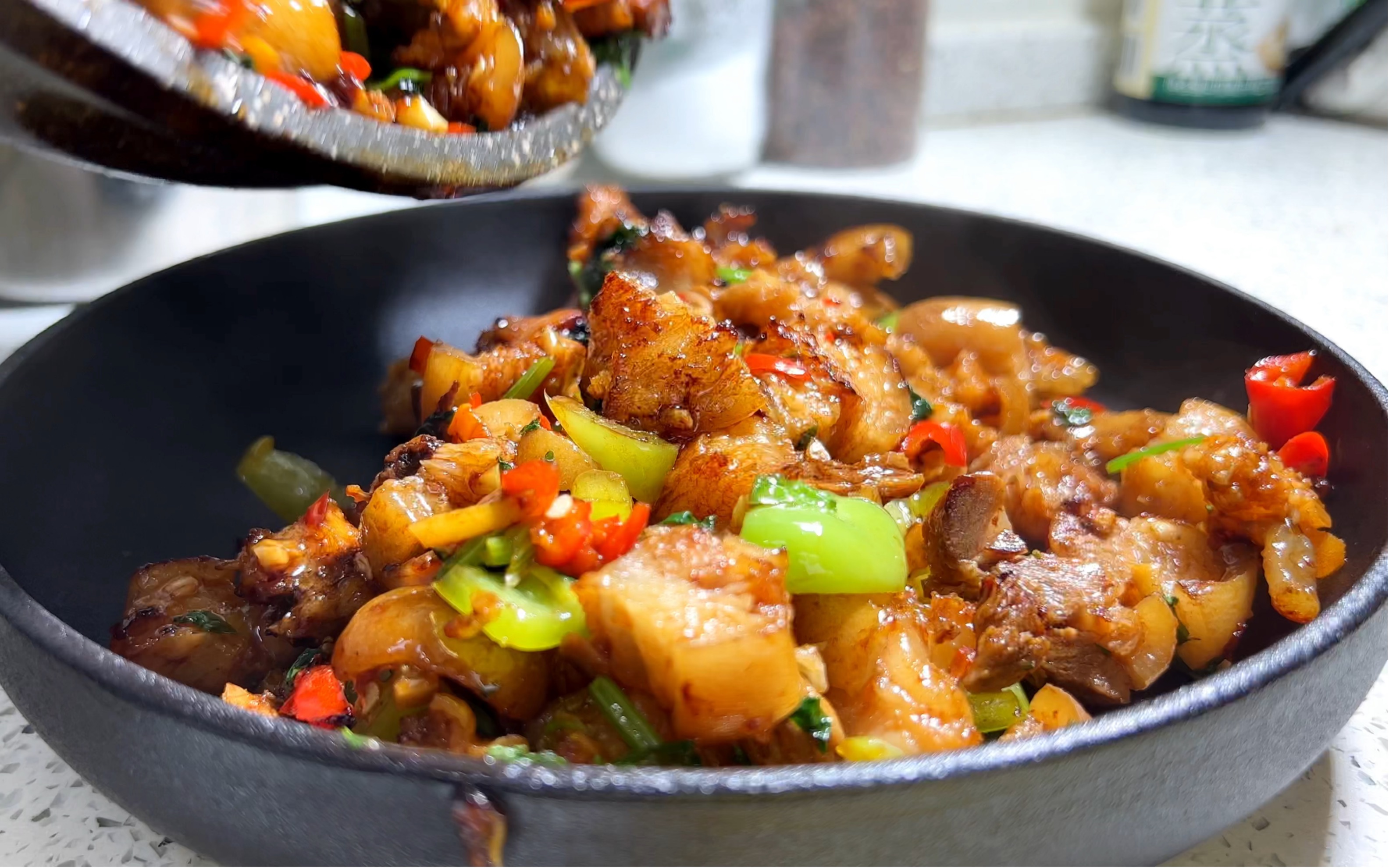 活动  猪脚别再红烧了,试试这道辣椒炒猪脚,香到离谱,比红烧更下饭