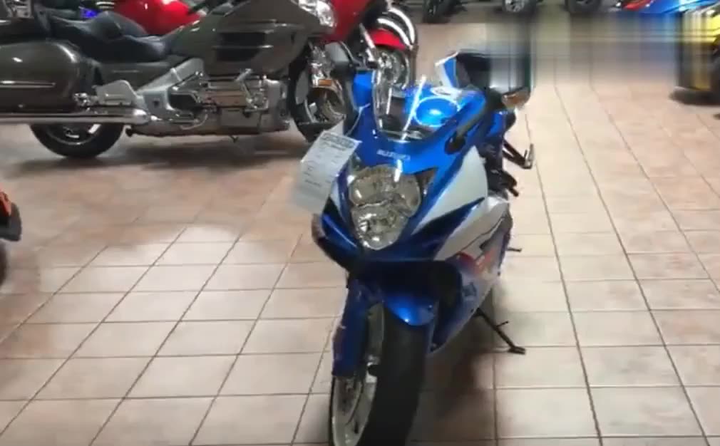 近距离欣赏铃木GSXR600,售价约16.8万,你会买单吗哔哩哔哩bilibili