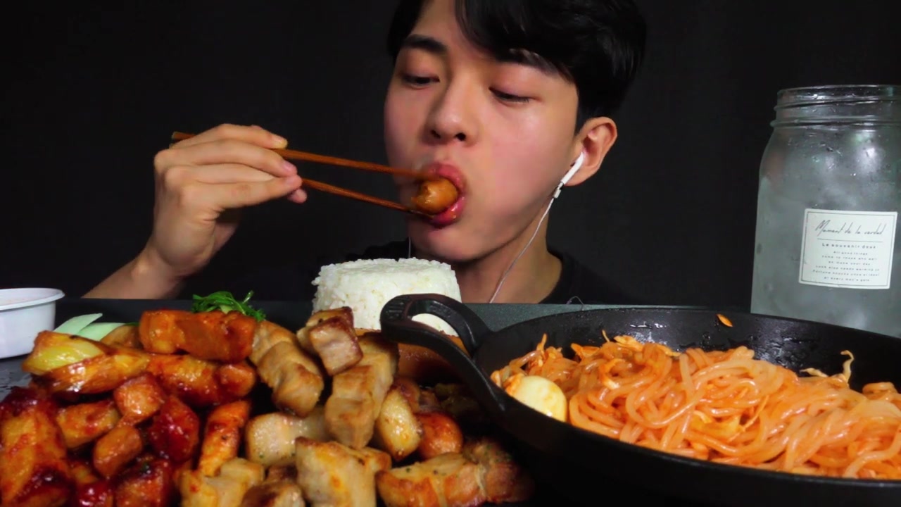 韩国帅气吃播小哥哥 chan sori as~五花肉和火辣五花肉麻辣凉面甜甜的