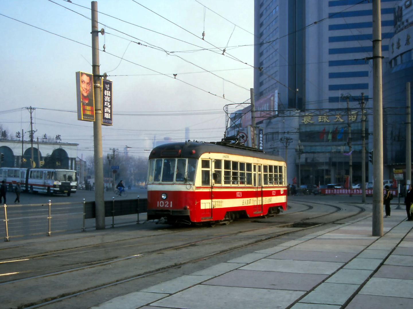 1993年-2009年的鞍山市 带你看一看90年代的有轨电车, 电车记录了这座