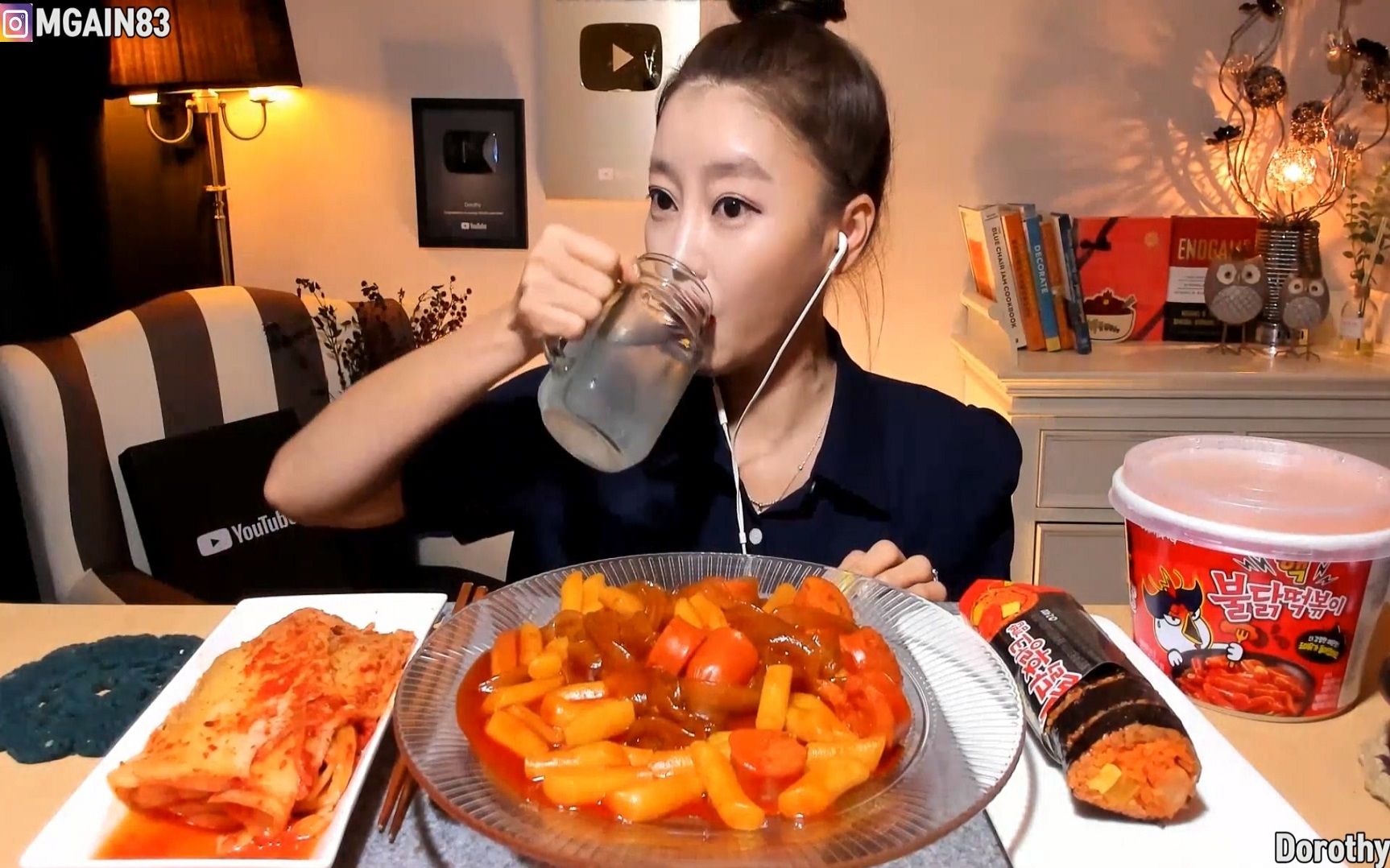 声控吃播dorothy火鸡辣炒年糕火鸡紫菜包饭中字