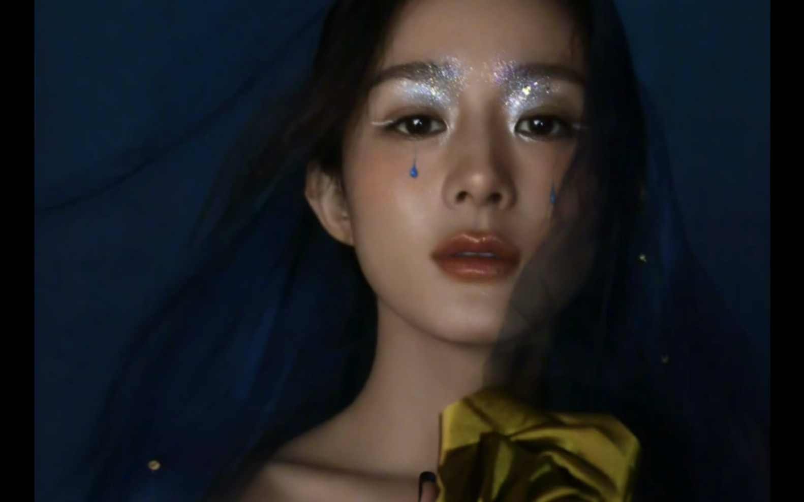 赵丽颖时尚芭莎闭年刊大片 雪祭司神女妆 你觉得如何