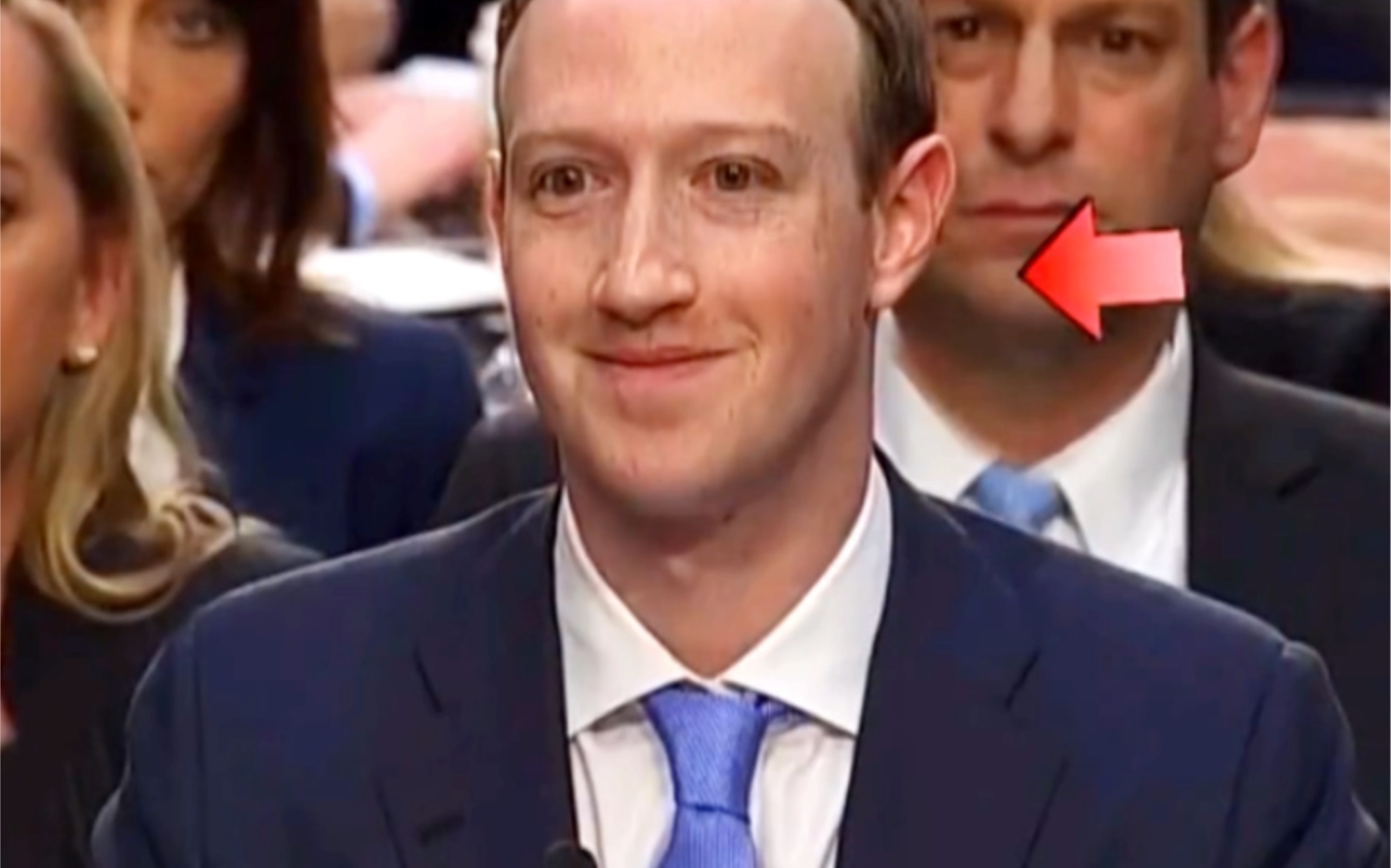 扎克伯格在听证会上的举止行为很奇怪,难道他真的是机器人?