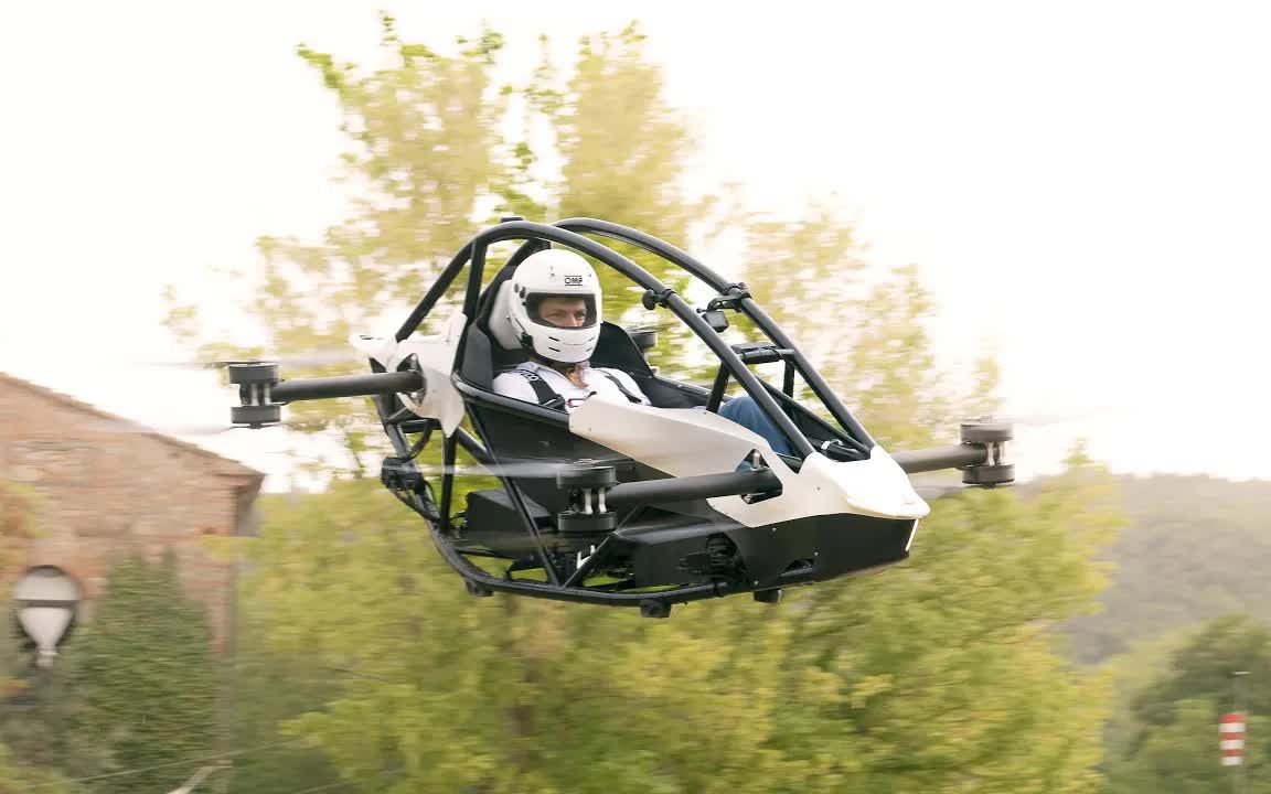 瑞典jetson 电动载人飞行器:四轴八旋翼,时速可达 100 km/h,配备小型