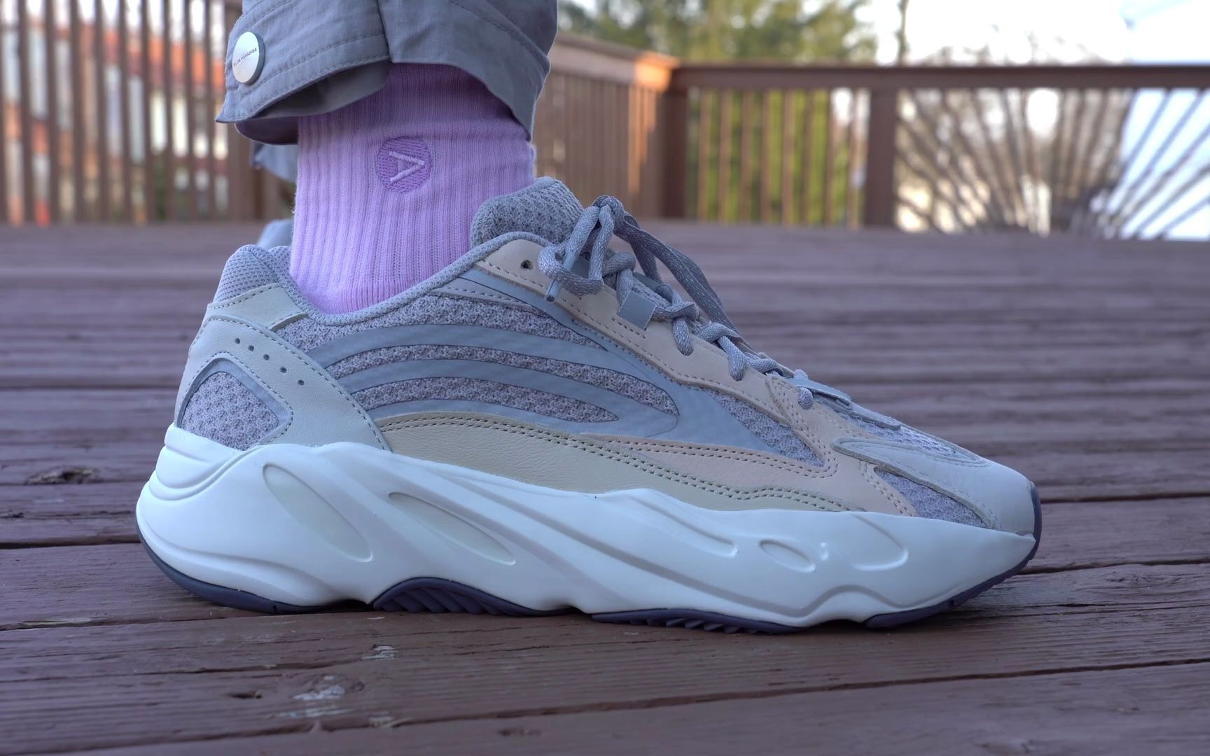 抢先看yeezy700v2奶油上脚